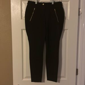 Maison Jules size 6 black skinny leg, hand wash cold, zippered front pockets
